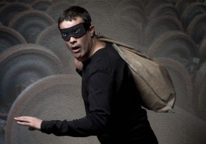 سرنگ بیمار دیابتی باعث نجات وی از چنگ دزدان شد