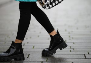 کفش می تواند تاثیر شگرفی در راه رفتن کودکان داشته باشد