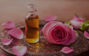 شخصی با خوردن روغن اسانس گل سرخ جان خود را نجات بدهد