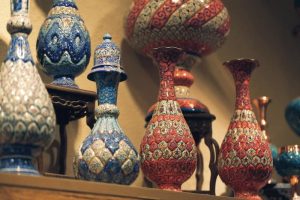 گلدان میناکاری روی سفال در سایت آمازون به حراج گذاشته شد